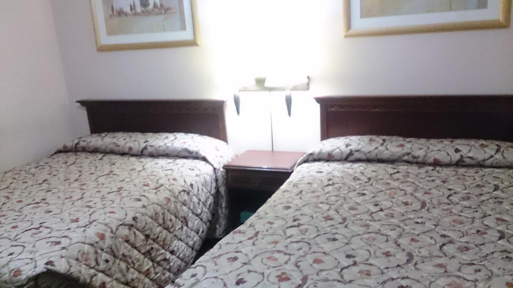 Richard Lake Motel Coniston エクステリア 写真